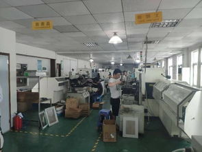 龍崗新現(xiàn)大型注塑廠出租 2400平米實用面積，工業(yè)發(fā)展新機遇